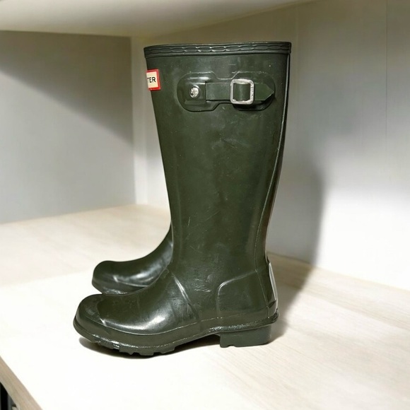 🌻NEW HUNTER Original Hunter Green Shiny Wellington Boots Size 1 Boys / 2 Girls - Picture 1 of 11